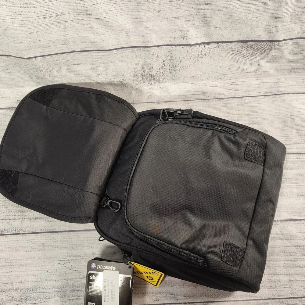 Pacsafe Metrosafe LS200 Anti-Theft Shoulder Bag Black RFID Tablet Sleeve NEW